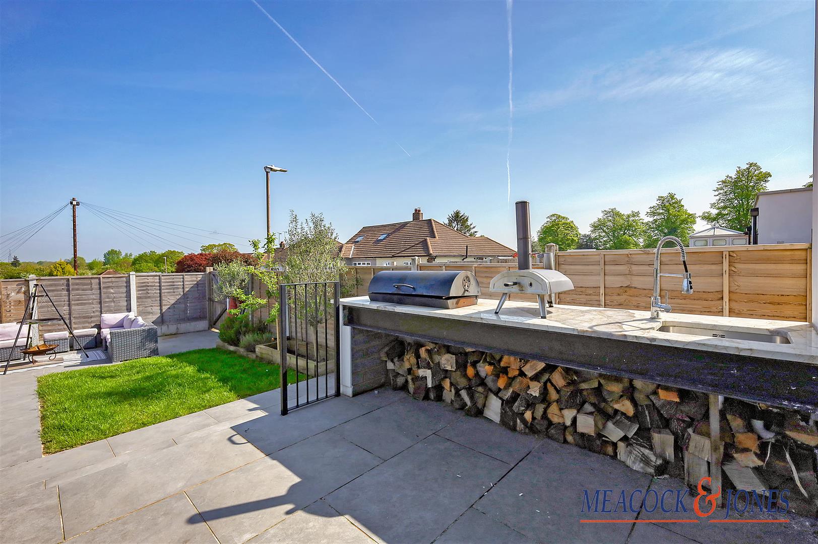 Property For Sale Orchard Lane, Pilgrims Hatch, CM15 4 Bedroom