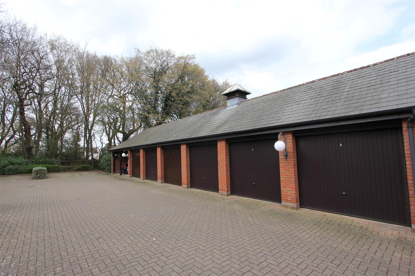 GARAGE PARKING