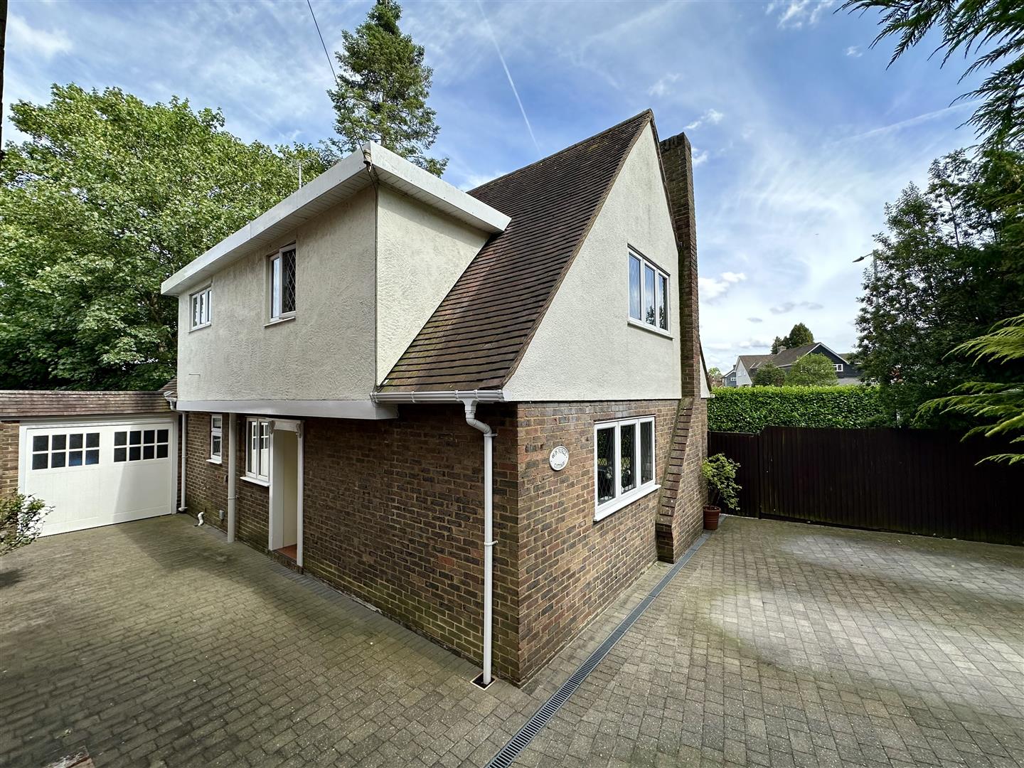 Property For Sale Hall Lane, Shenfield, CM15 4 Bedroom Detached