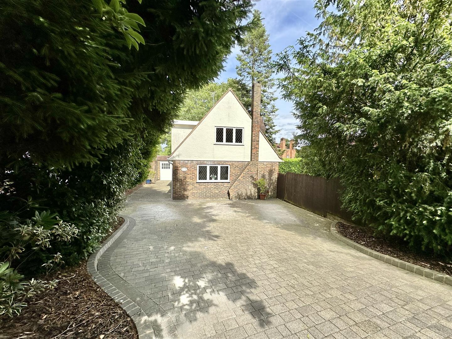 Property For Sale Hall Lane, Shenfield, CM15 4 Bedroom Detached