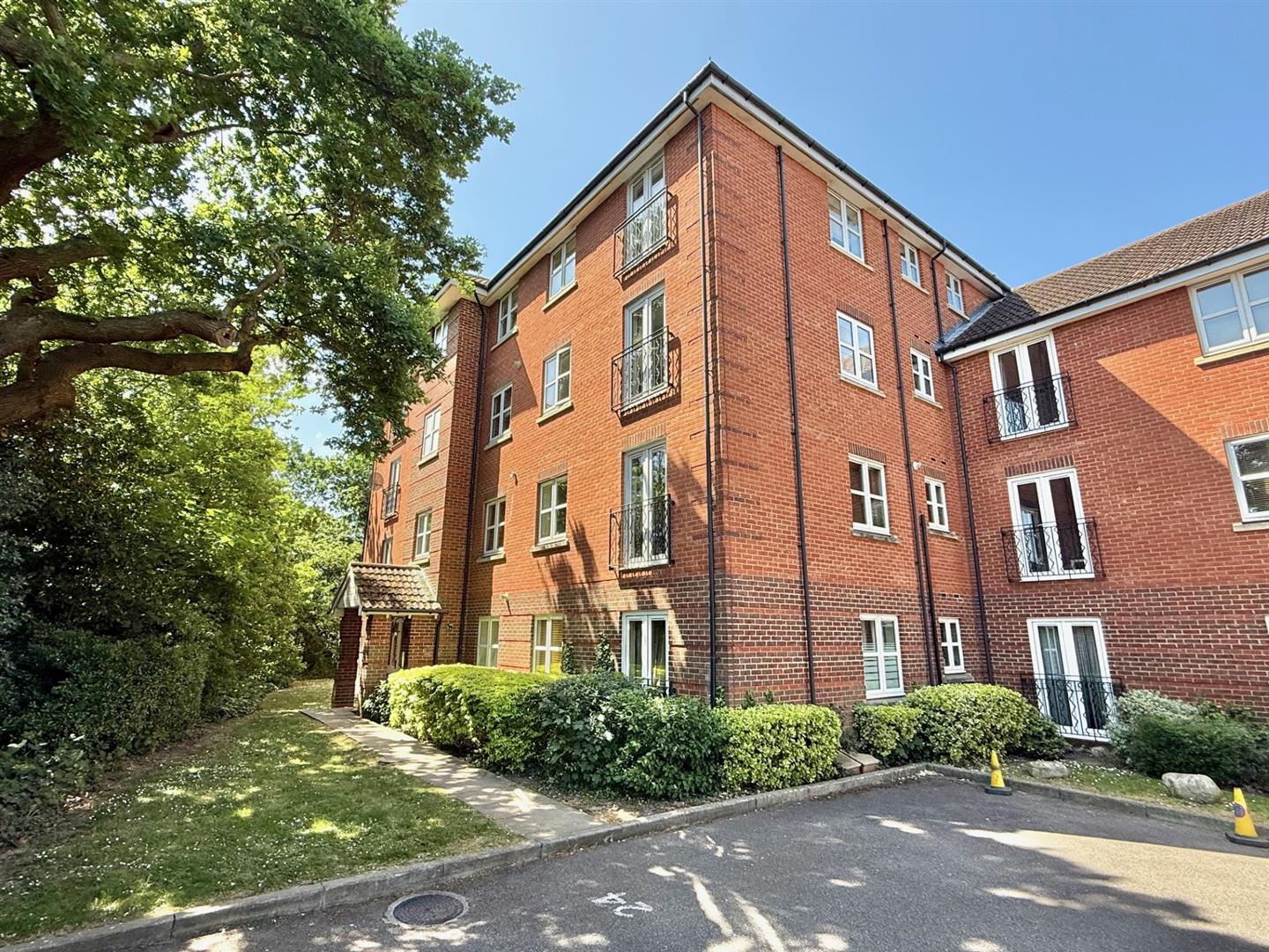3 Scholars Way Gidea Park Romford RM2