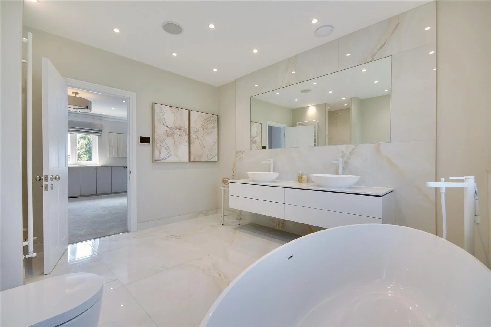 Master en-suite 2.jpg