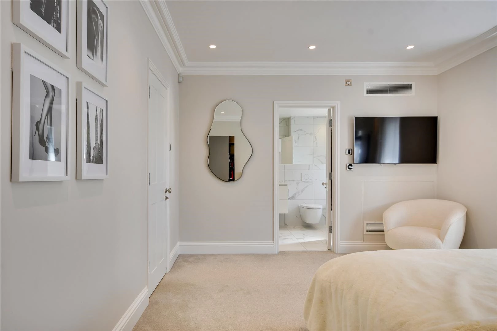 Bed 2 (into en-suite).jpg