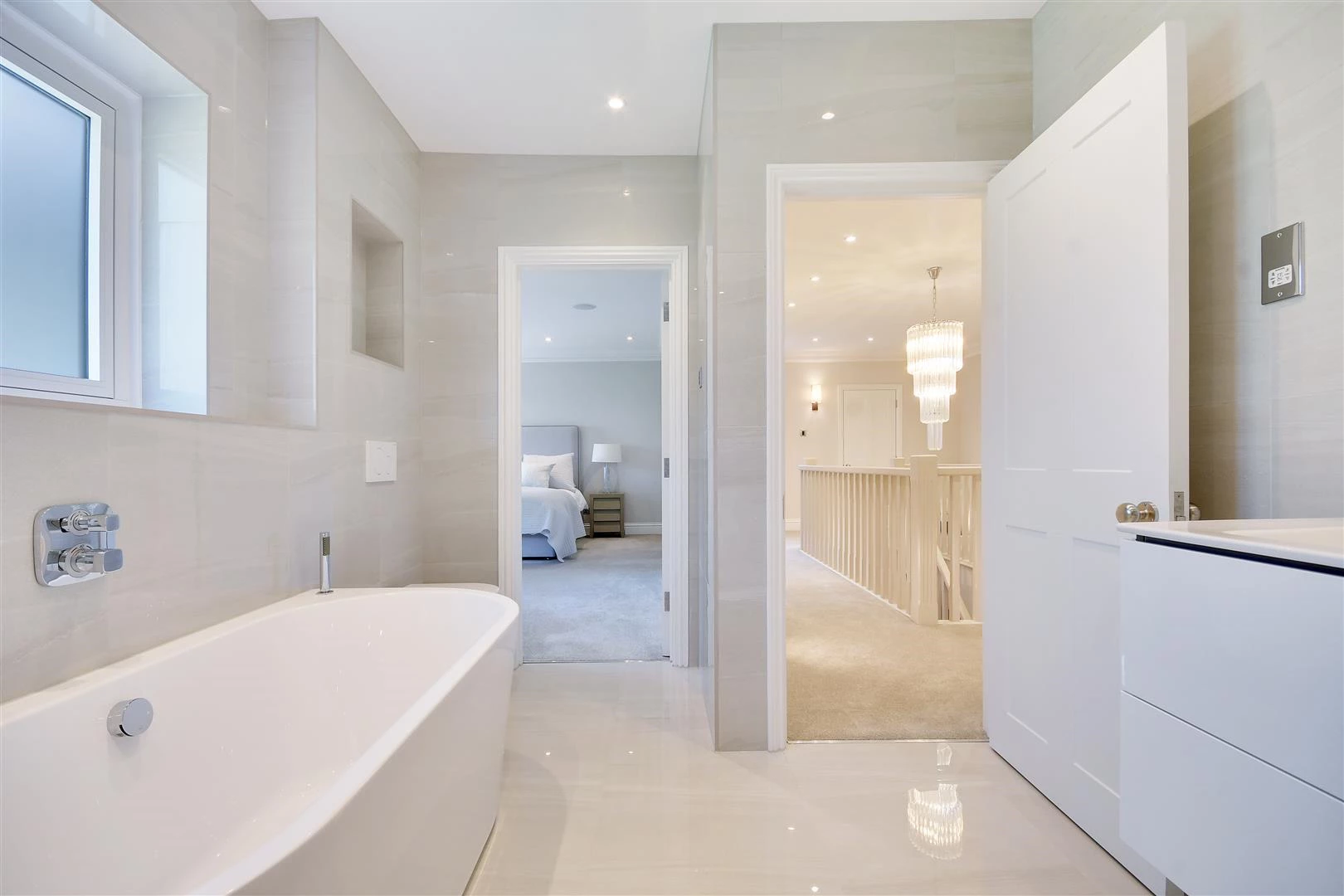 Bed 3 en-suite_main bath to landing.jpg