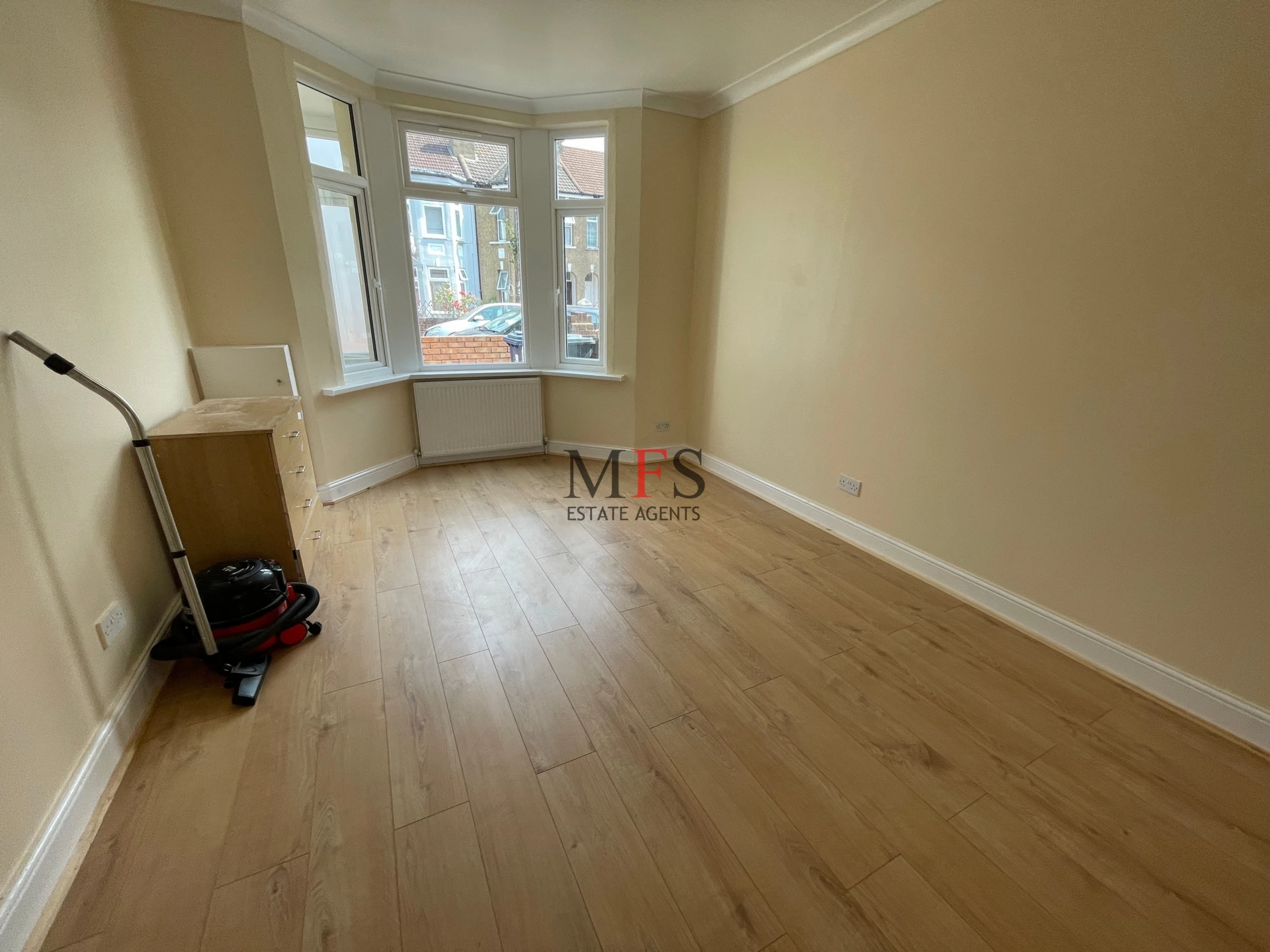 Dudley Road Southall UB2