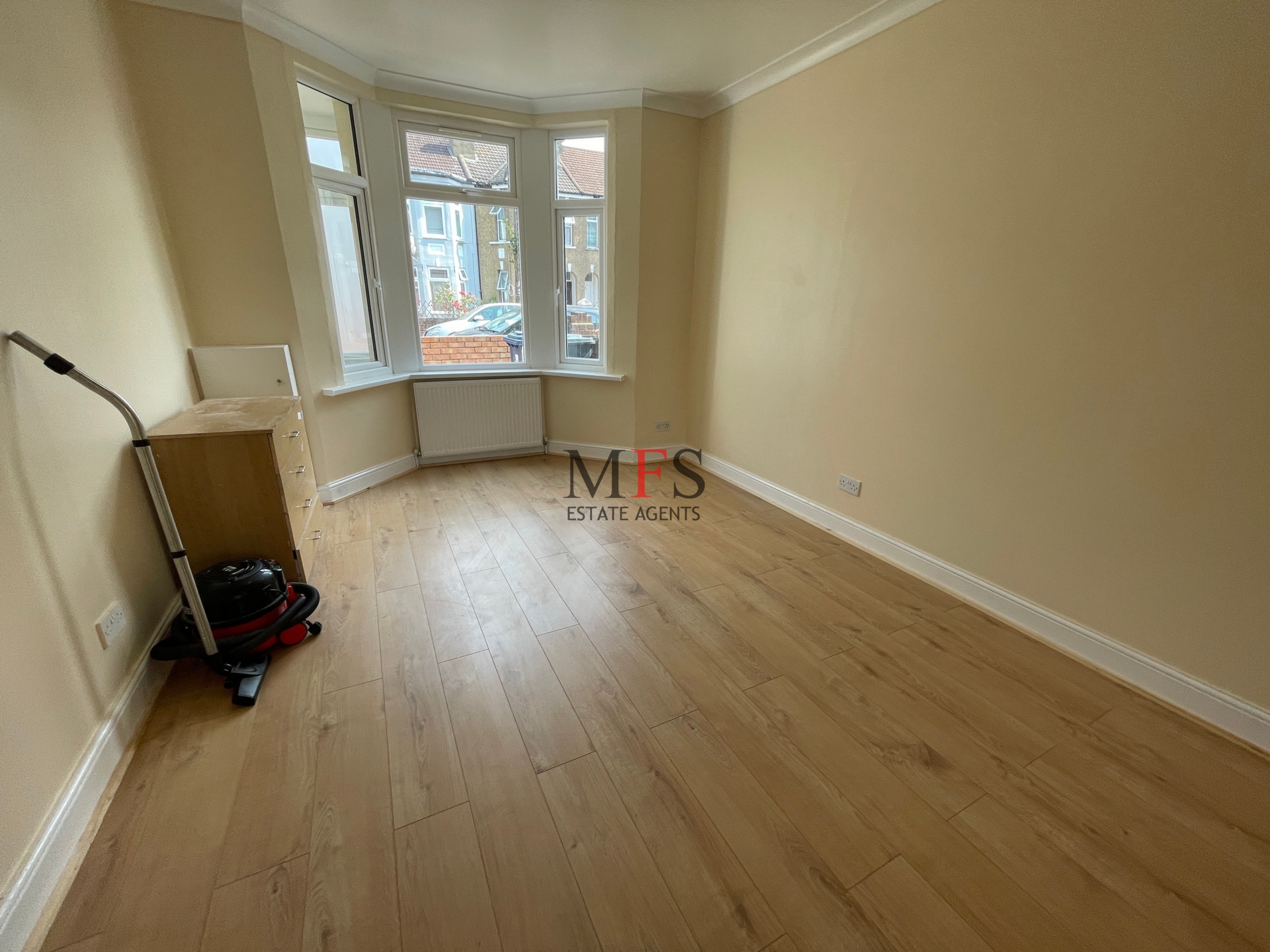 Dudley Road Southall UB2