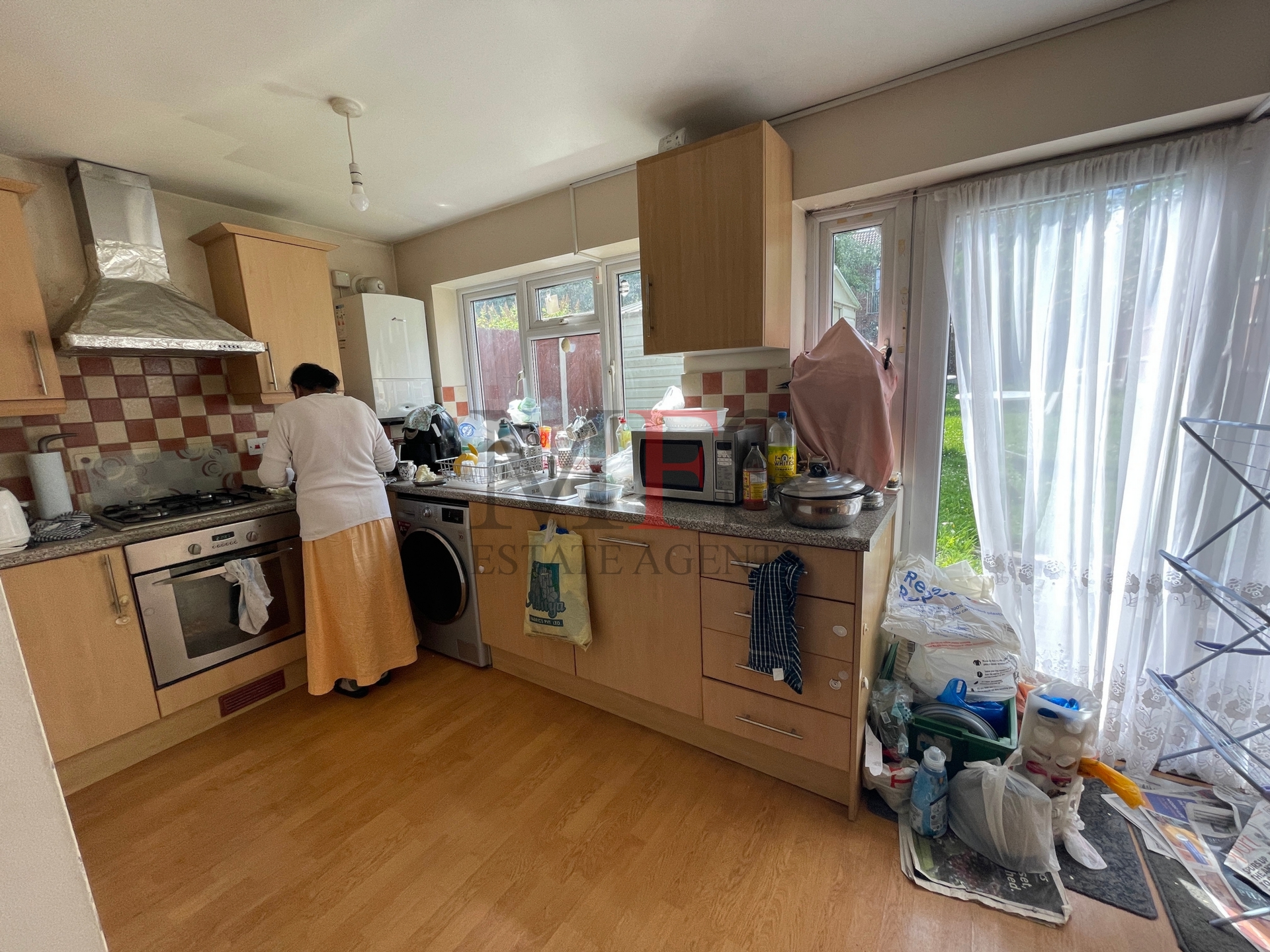 Property To Rent The Heights, Northolt, UB5 6 Bedroom House through MFS Estate Agents