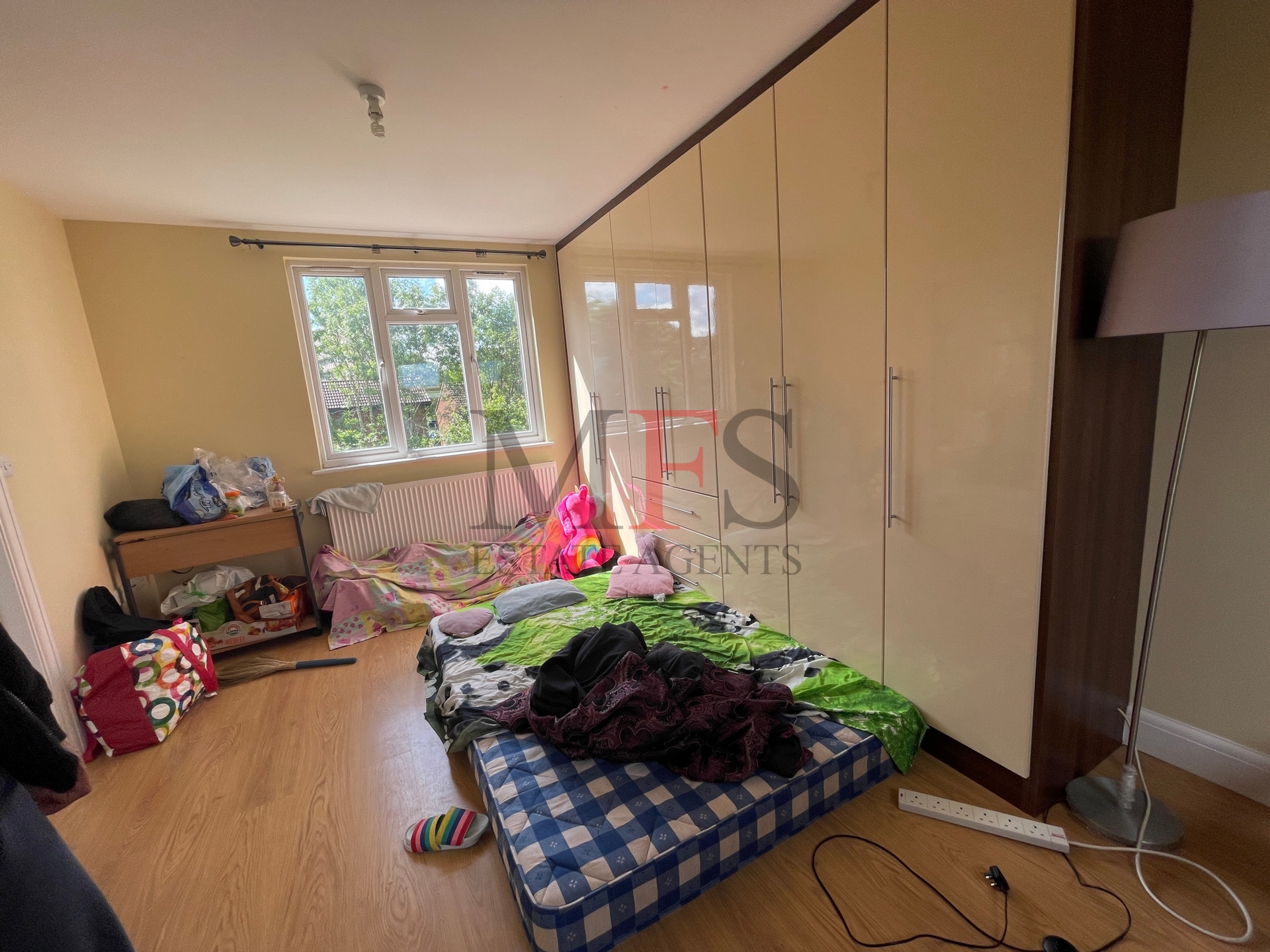 Property To Rent The Heights, Northolt, UB5 6 Bedroom House through MFS Estate Agents