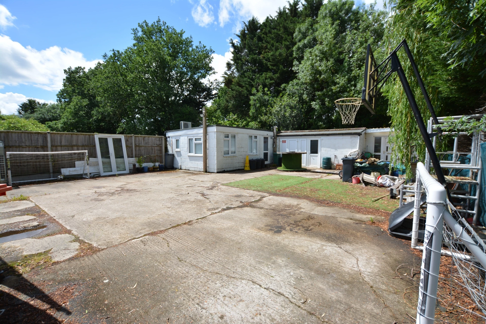 Yard & Outbuildings