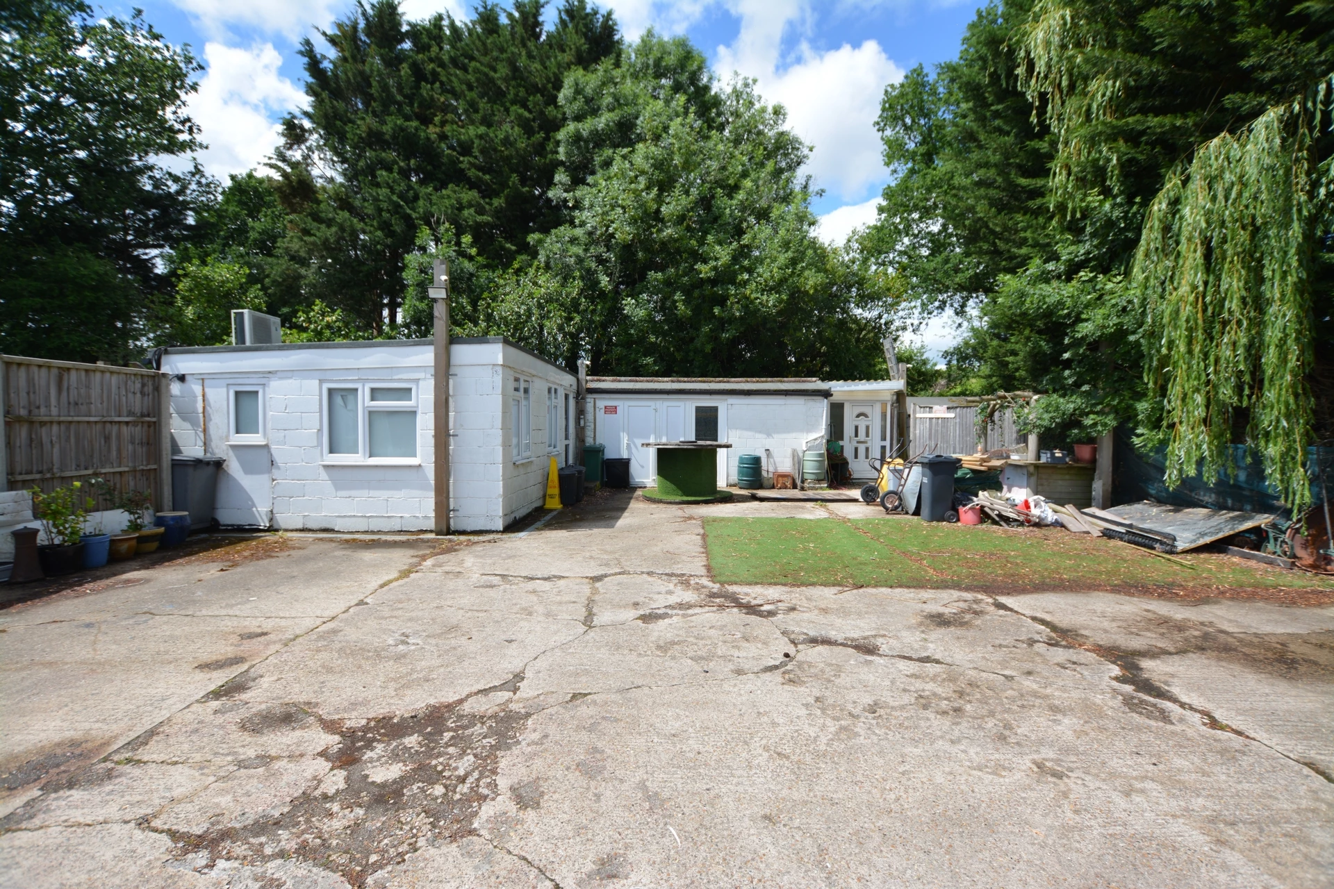 Yard & Outbuildings