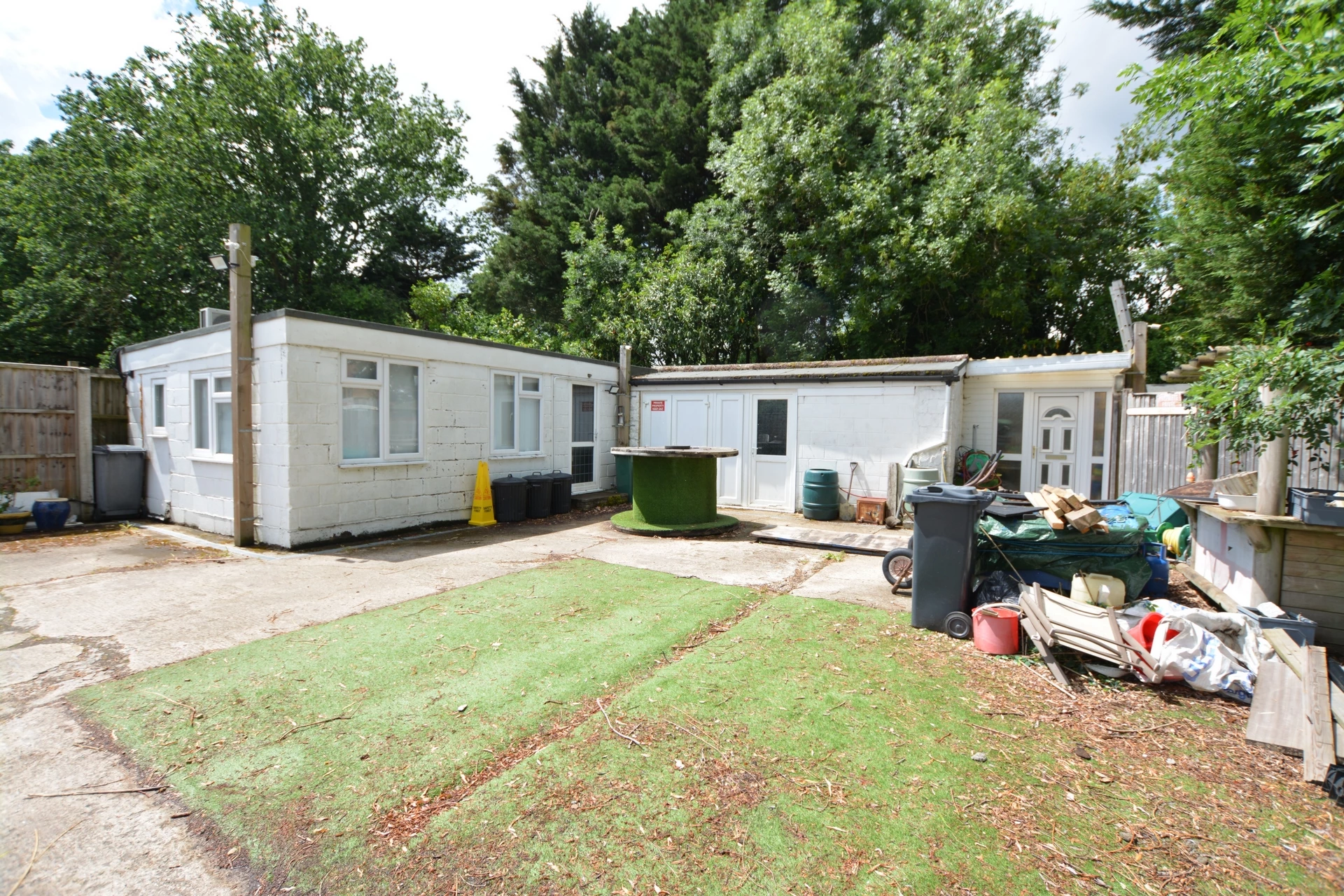 Yard & Outbuildings