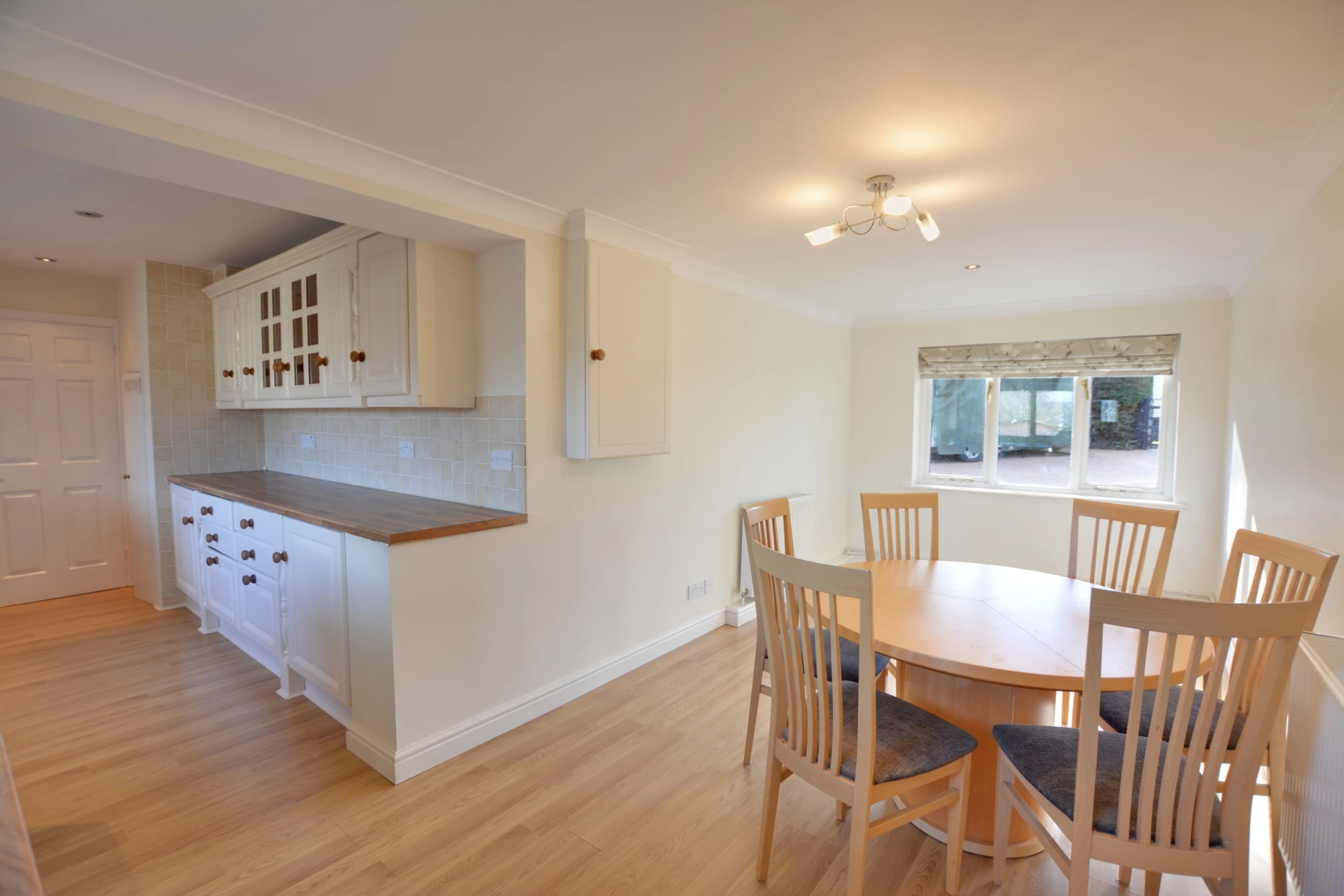 Open Kitchen/Breakfast