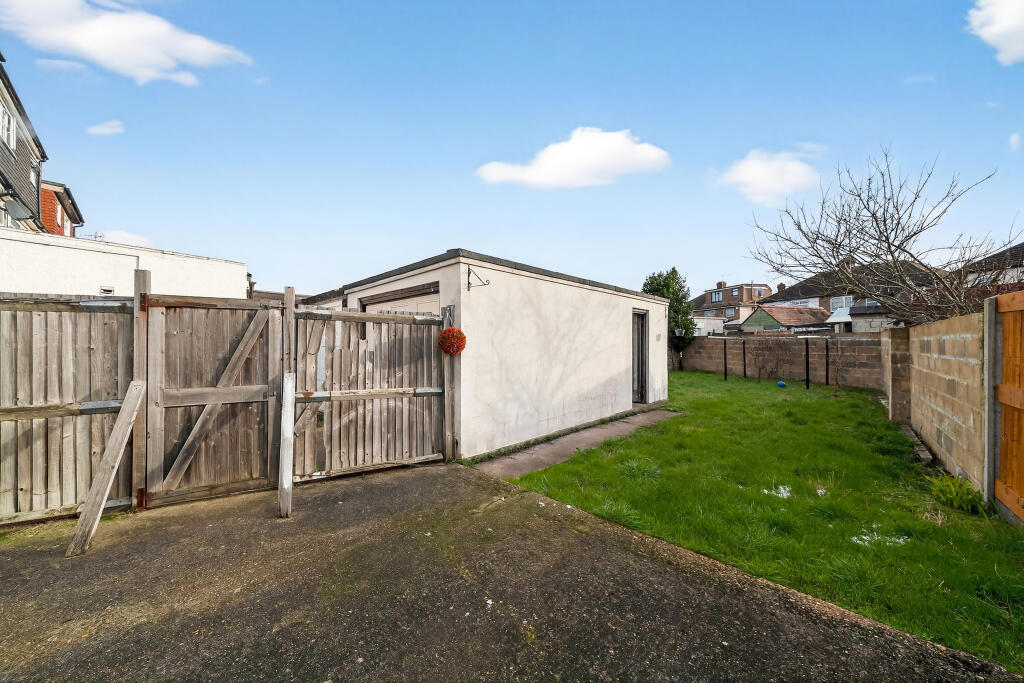 Garden/Singe Garage