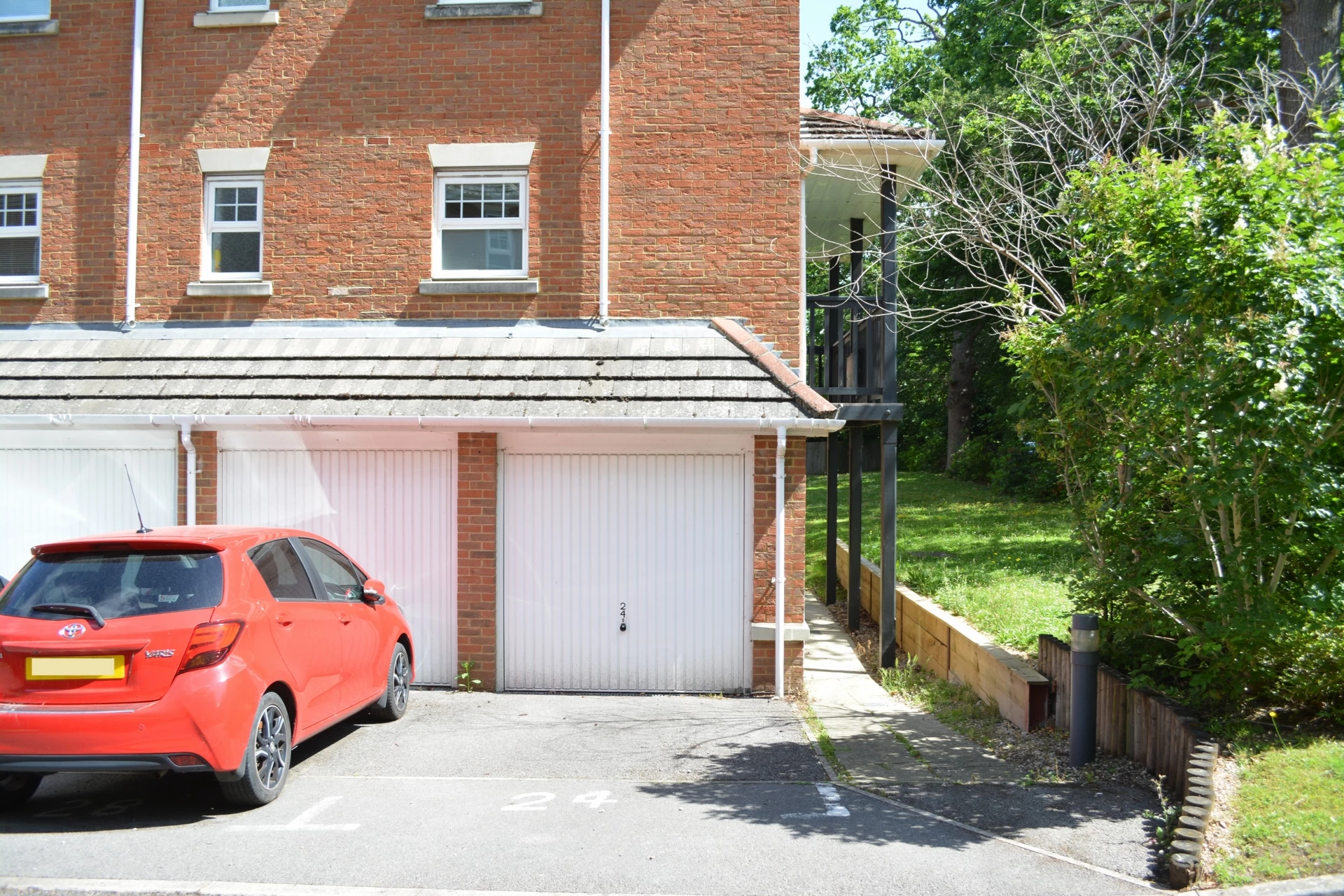 Garage & Space