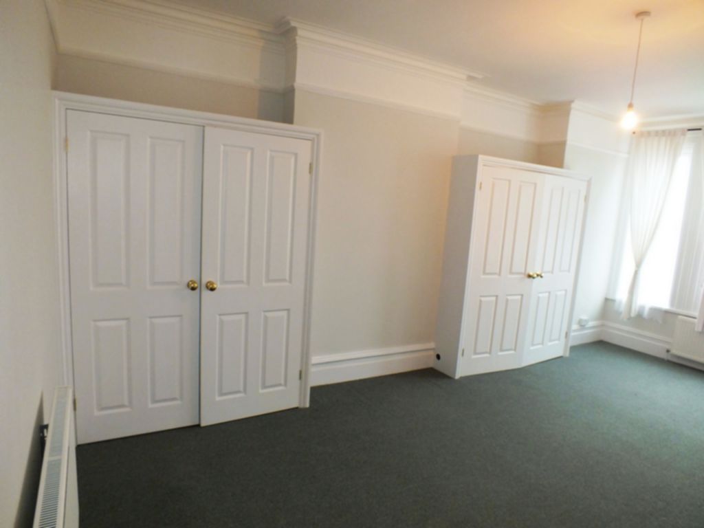 Property For Sale Wear Bay Crescent, Folkestone, CT19 3 Bedroom