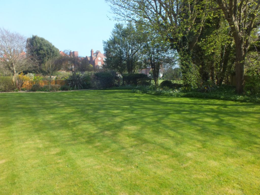 Property For Sale Sandgate Road, Folkestone, CT20 2 Bedroom Apartment through Motis Estates
