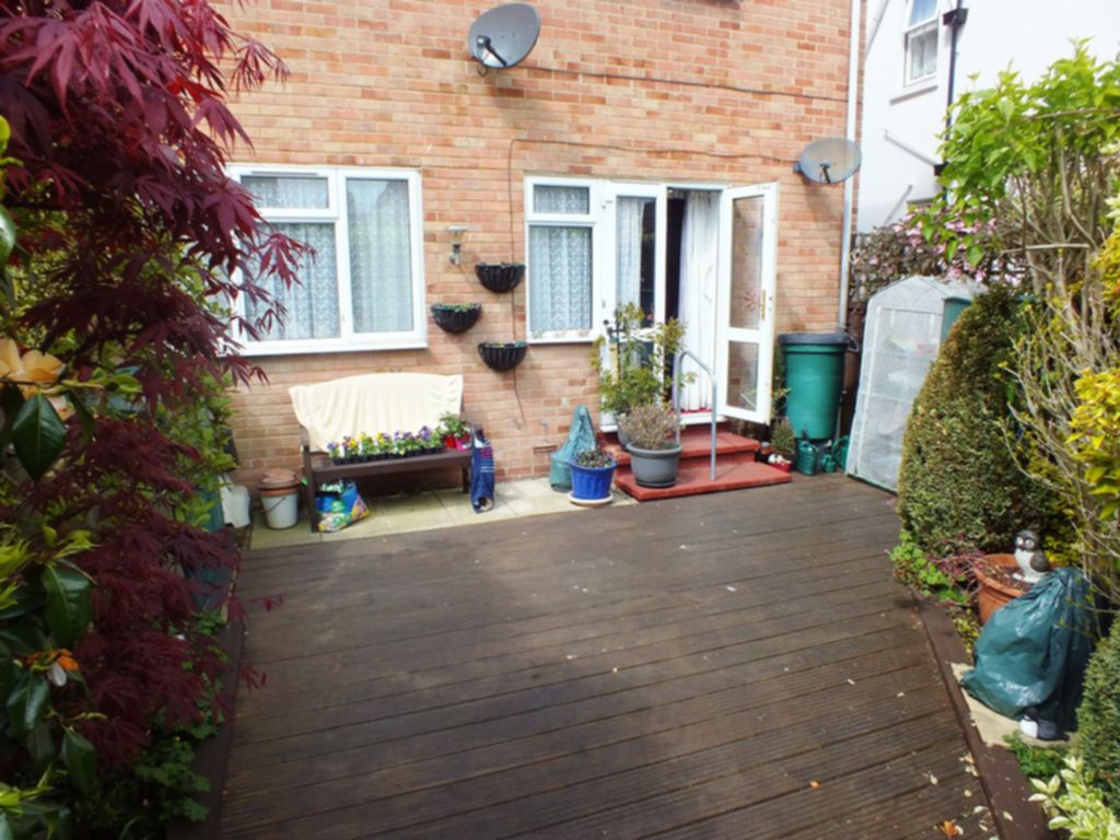 Property For Sale Julian Road, Folkestone, CT19 2 Bedroom Apartment