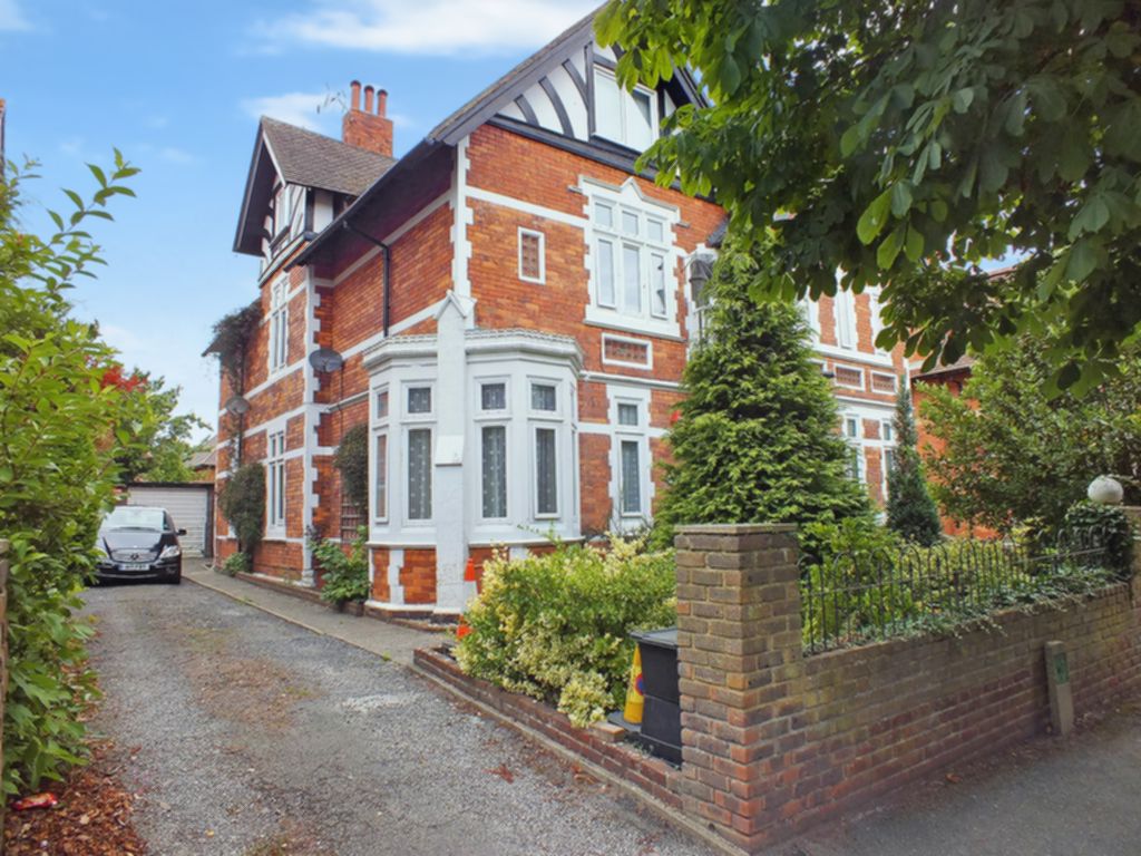 Property For Sale Radnor Park West, Folkestone, CT19 3 Bedroom