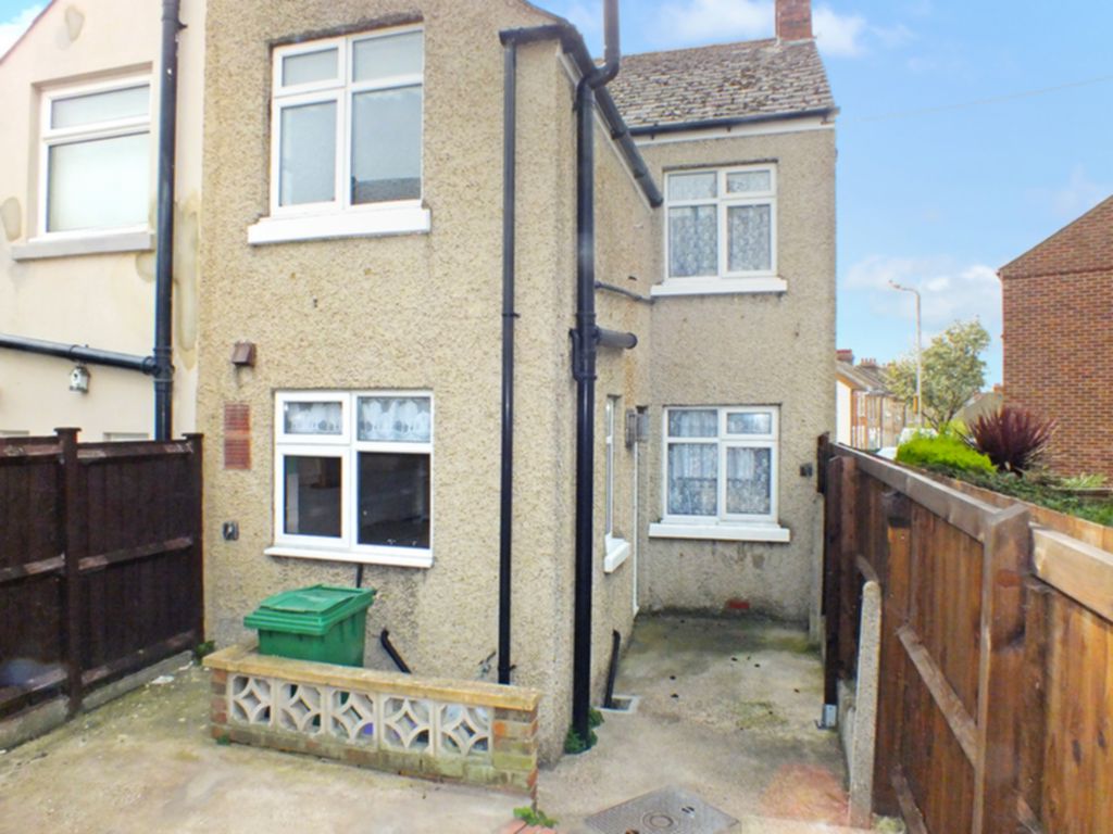 Property For Sale Burrow Road, Folkestone, CT19 2 Bedroom End Of