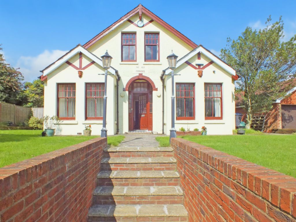 Property For Sale New Dover Road, Capel Le Ferne, CT18 4 Bedroom