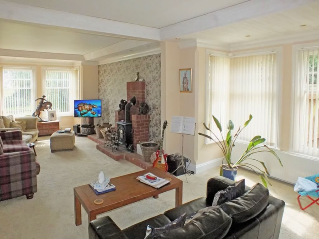 Property For Sale New Dover Road, Capel Le Ferne, CT18 4 Bedroom