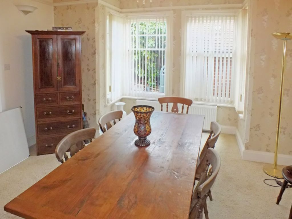 Property For Sale New Dover Road, Capel Le Ferne, CT18 4 Bedroom