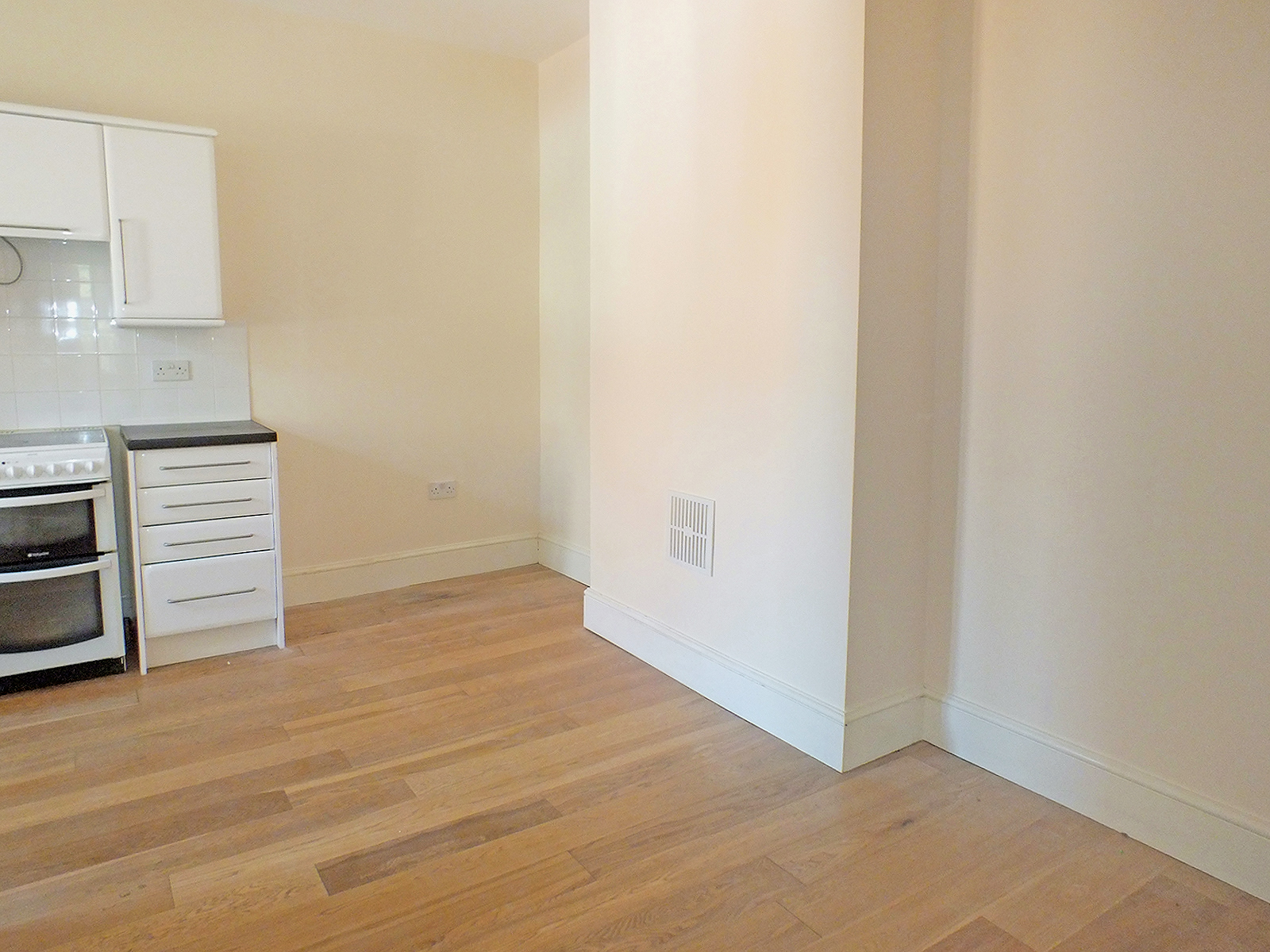 Property For Sale Cheriton High Street, Folkestone, CT19 3 Bedroom