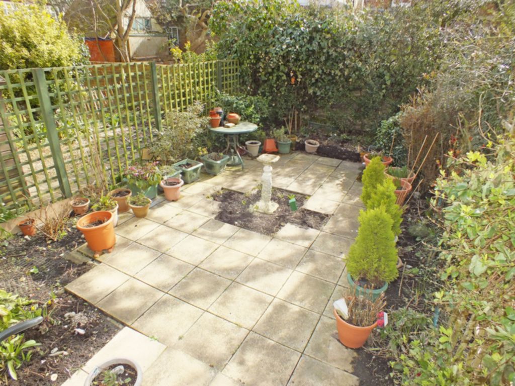 Property For Sale Grimston Gardens, Folkestone, CT20 3 Bedroom Flat