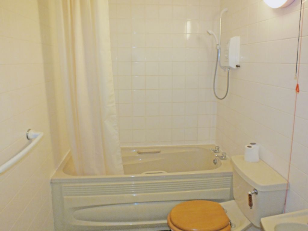 Property For Sale Sandgate High Street, Sandgate, CT20 2 Bedroom Flat through Motis Estates