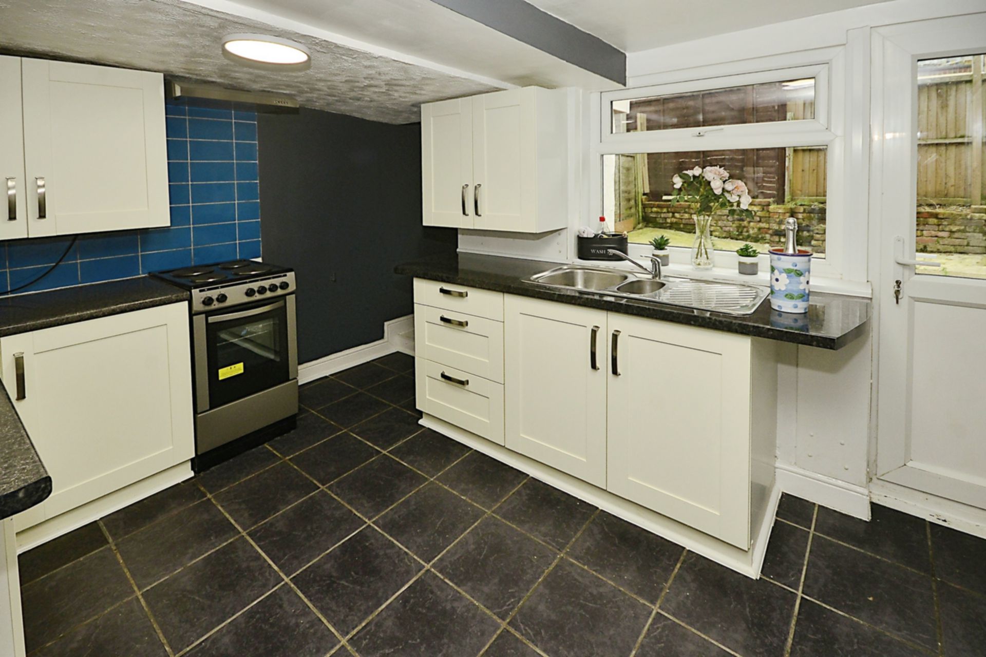 Property For Sale Black Bull Road, Folkestone, CT19 3 Bedroom