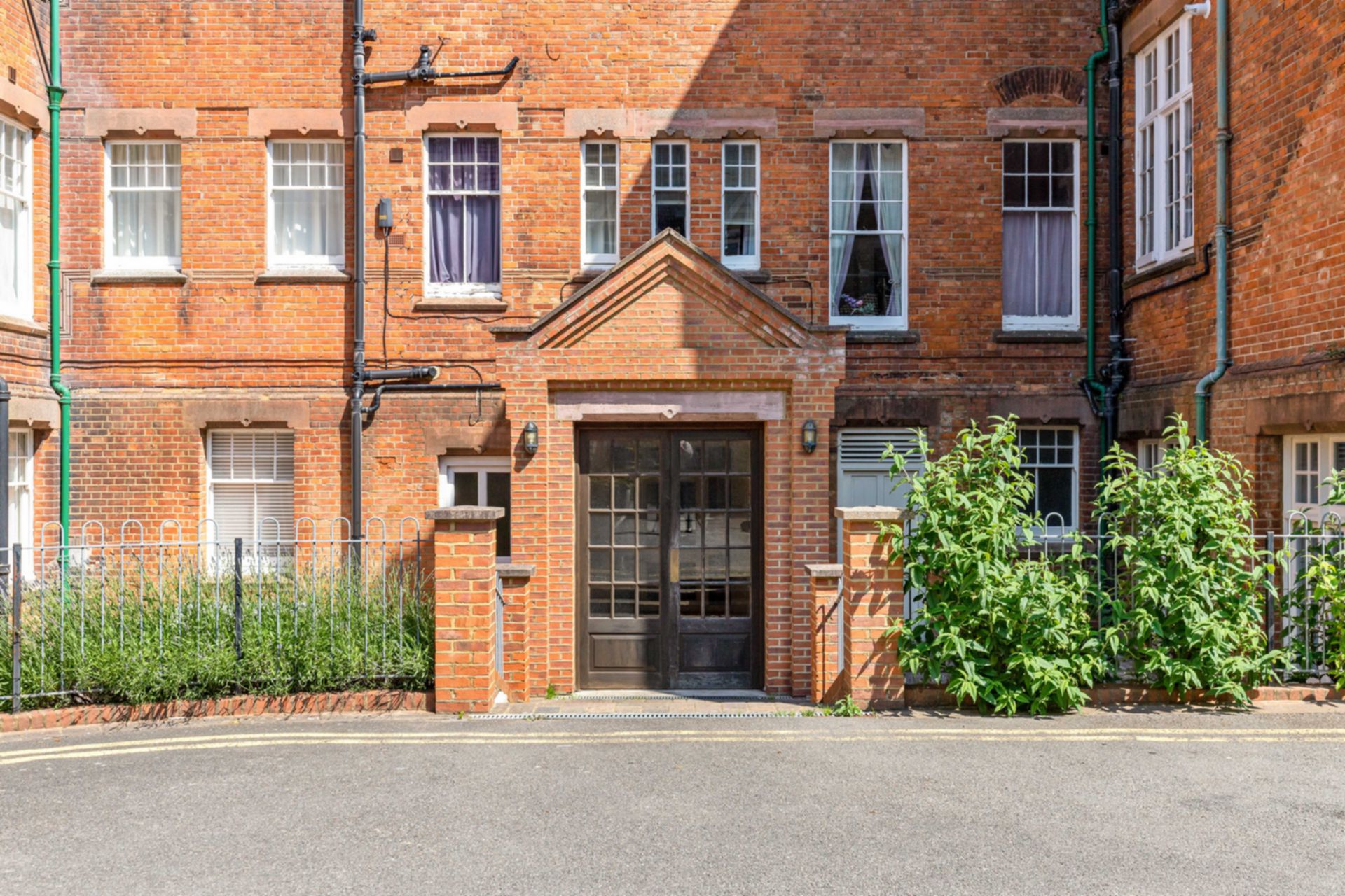 Property For Sale Bouverie Road West, Folkestone, CT20 2 Bedroom Flat