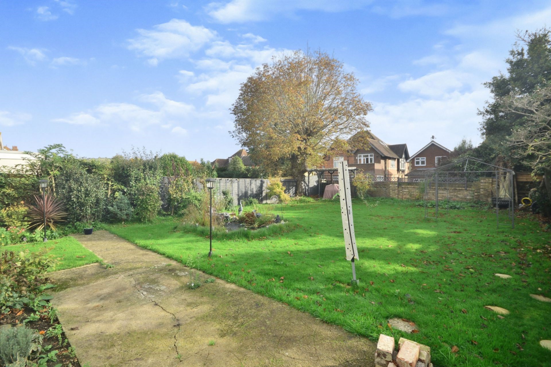 Property For Sale Julian Road, Folkestone, CT19 2 Bedroom Apartment