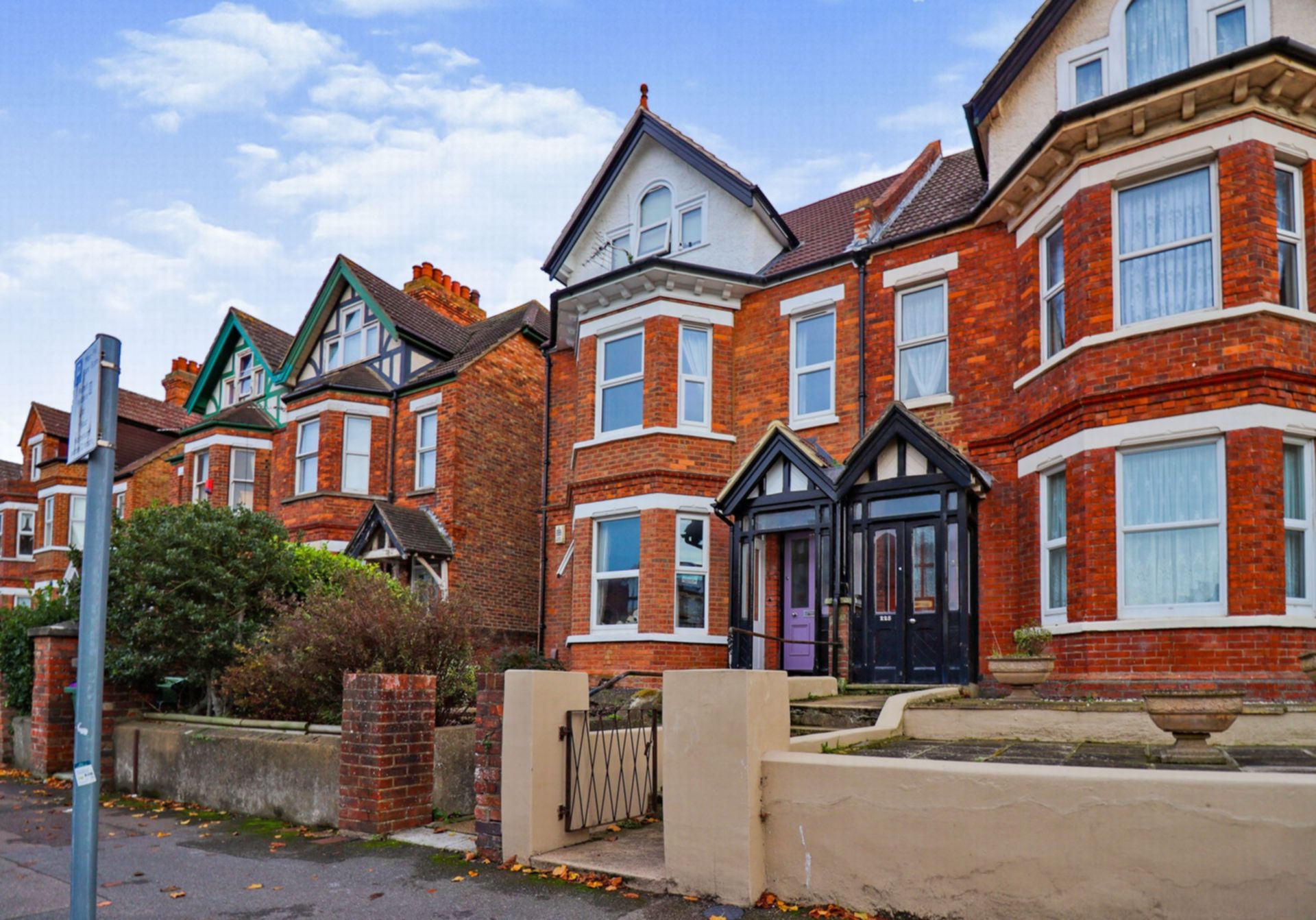 Property For Sale Cheriton Road, Folkestone, CT19 2 Bedroom Flat