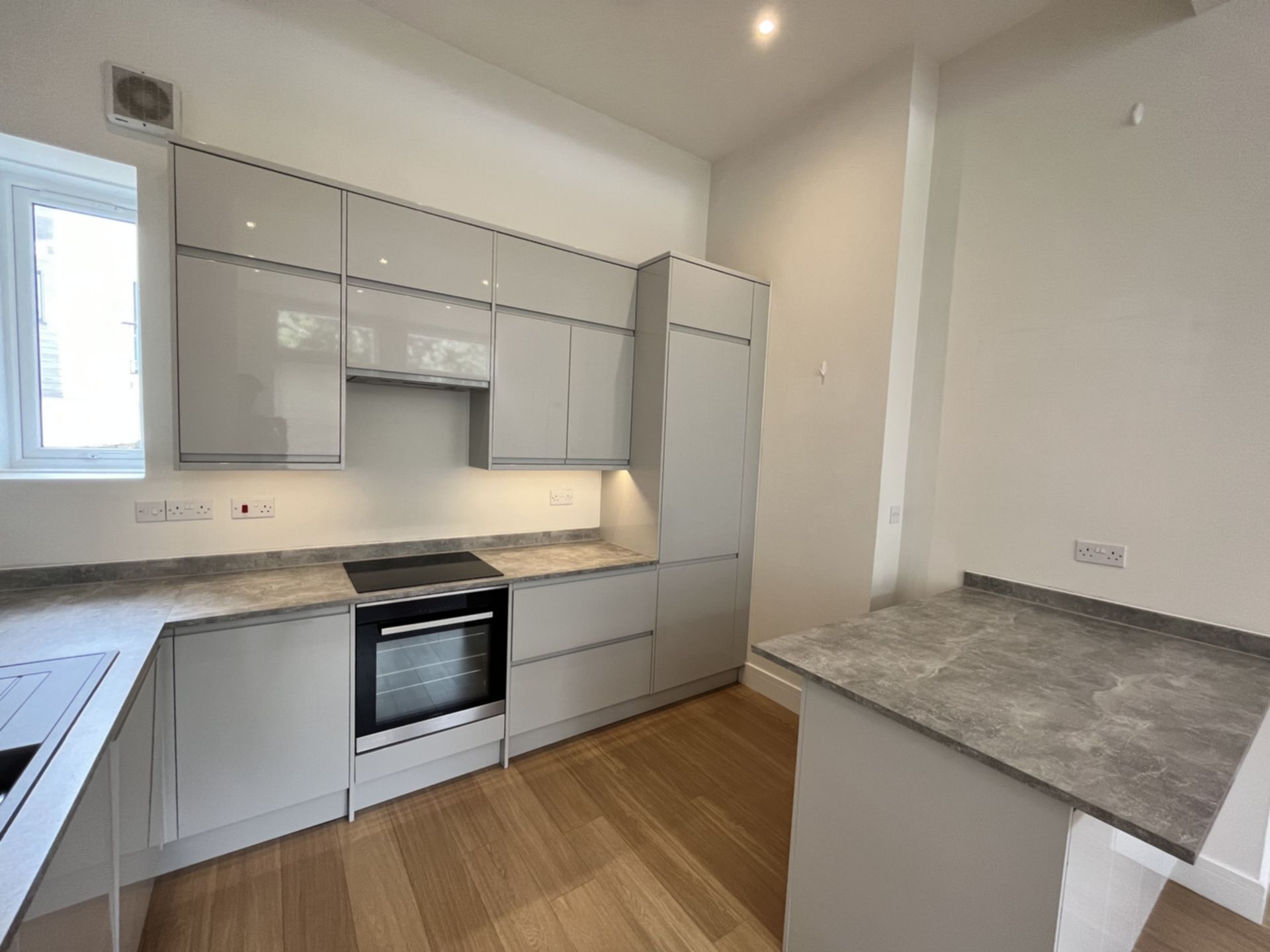 Property For Sale Sandgate High Street, Sandgate, CT20 2 Bedroom