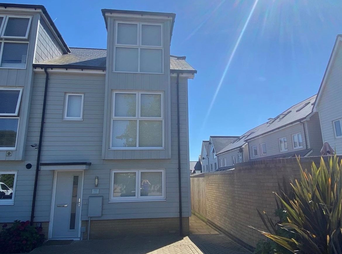 Property To Rent Kings Way, Folkestone, CT19 3 Bedroom House through Motis Estates