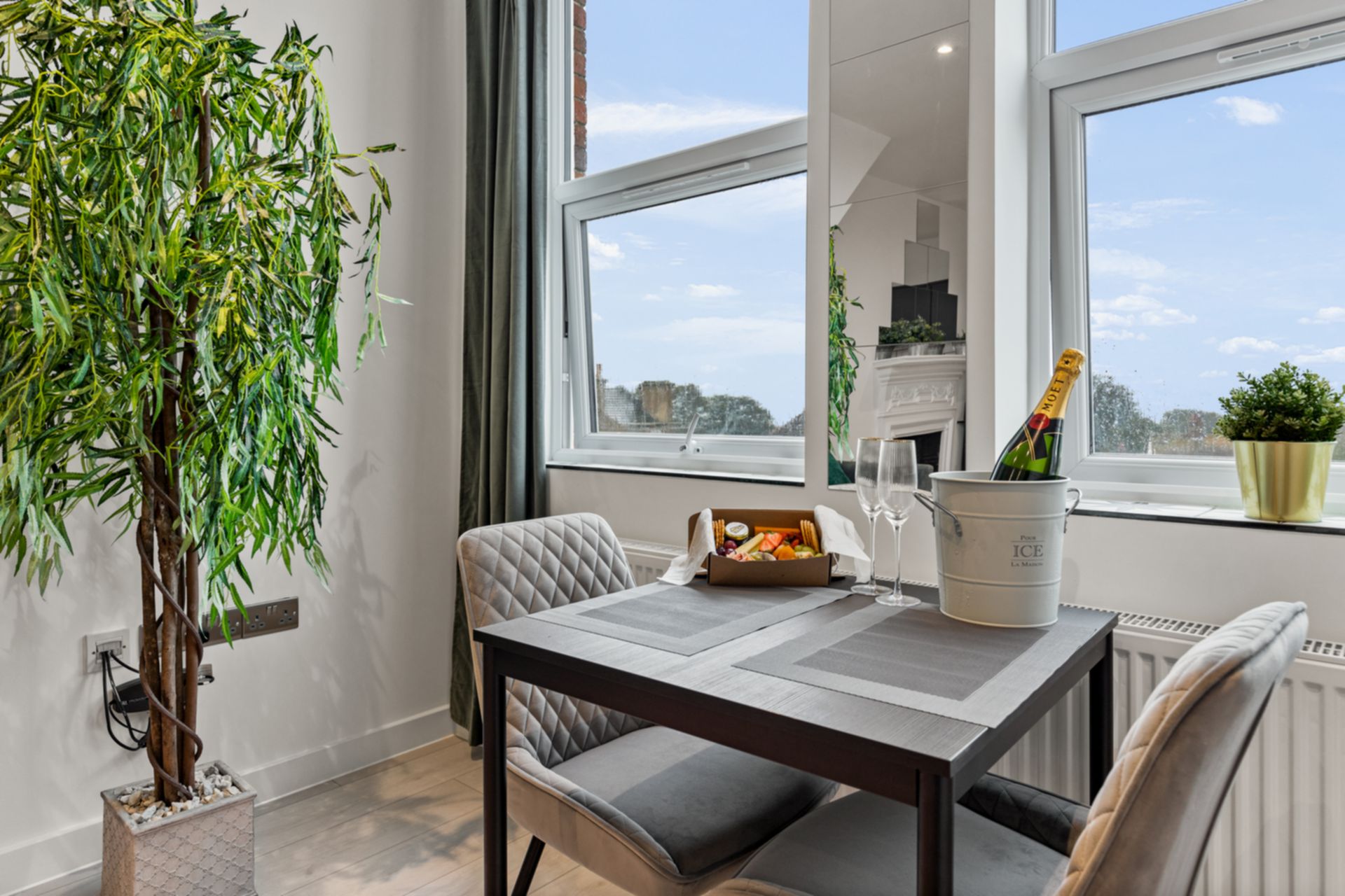 Short Let to rent Sandgate Road, Folkestone, CT20 1