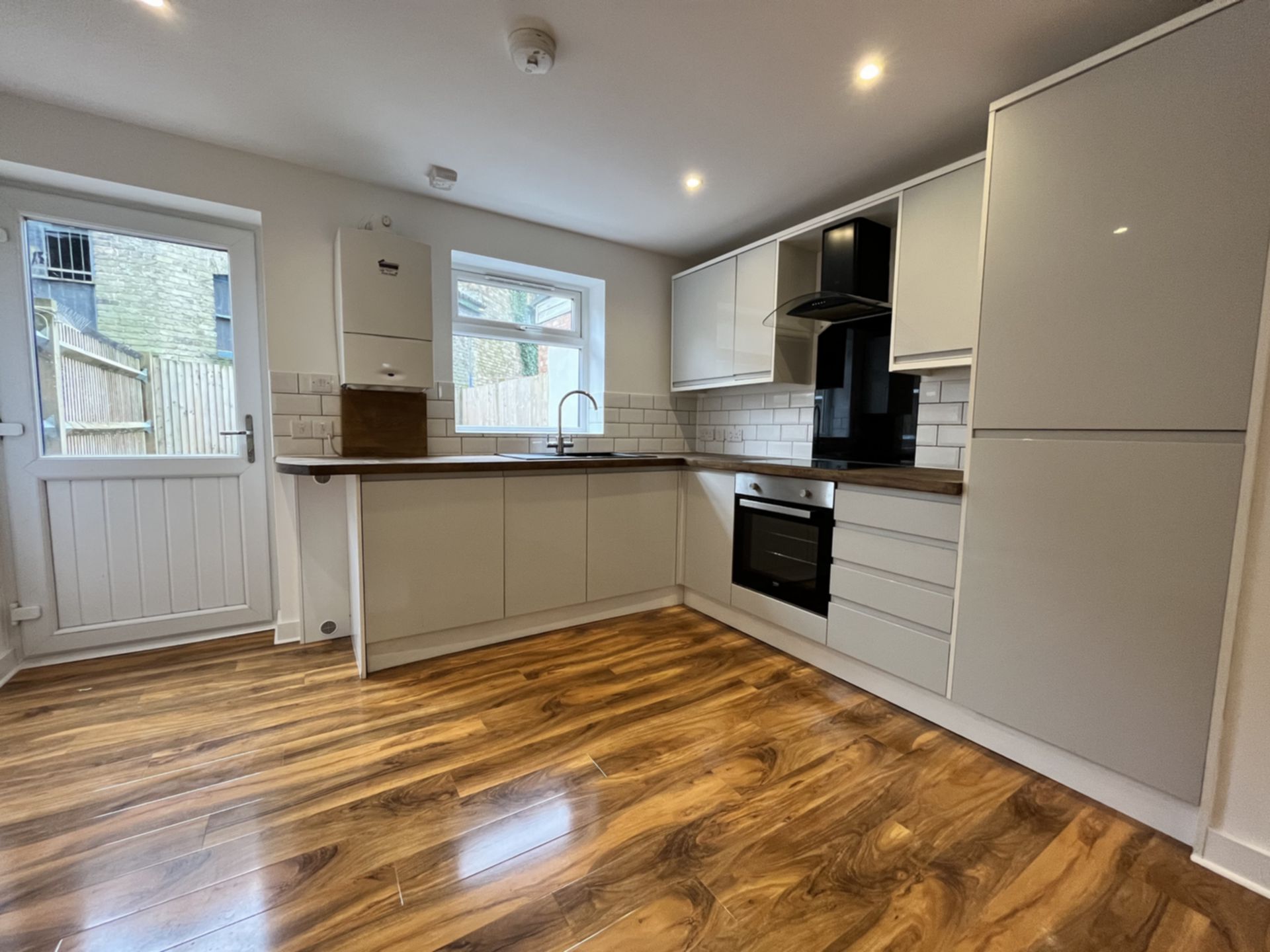 Property For Sale Pavillion Road, Folkestone, CT19 3 Bedroom House