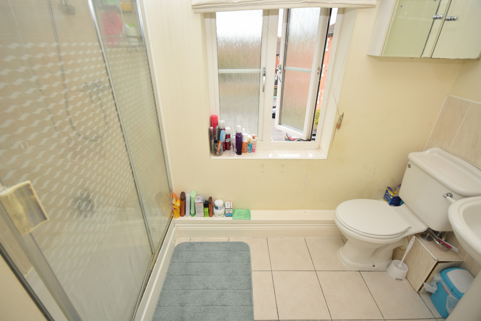Top Floor Master Bedroom En Suite