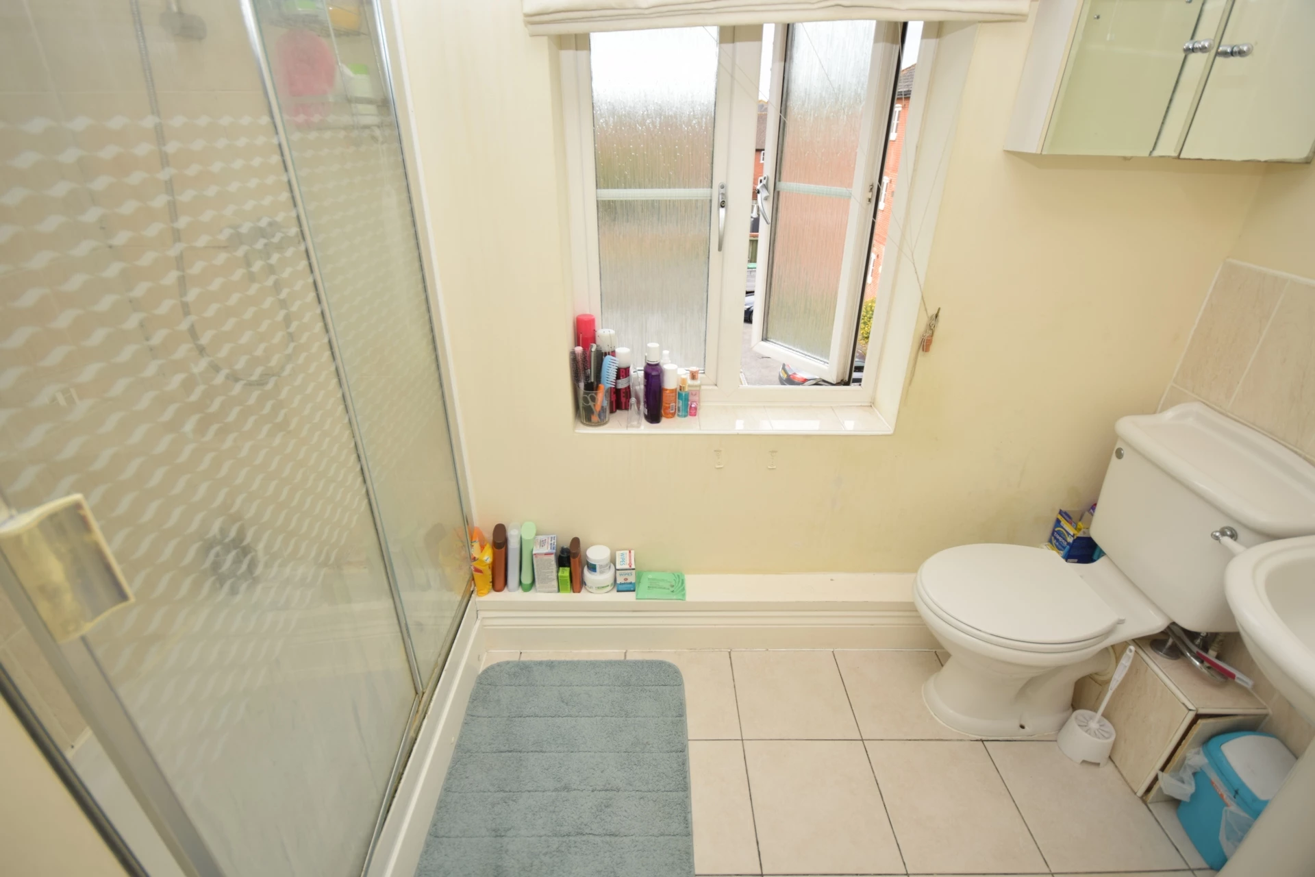 Top Floor Master Bedroom En Suite