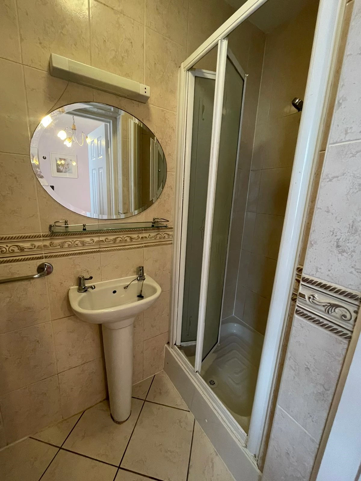 Room 5 En Suite