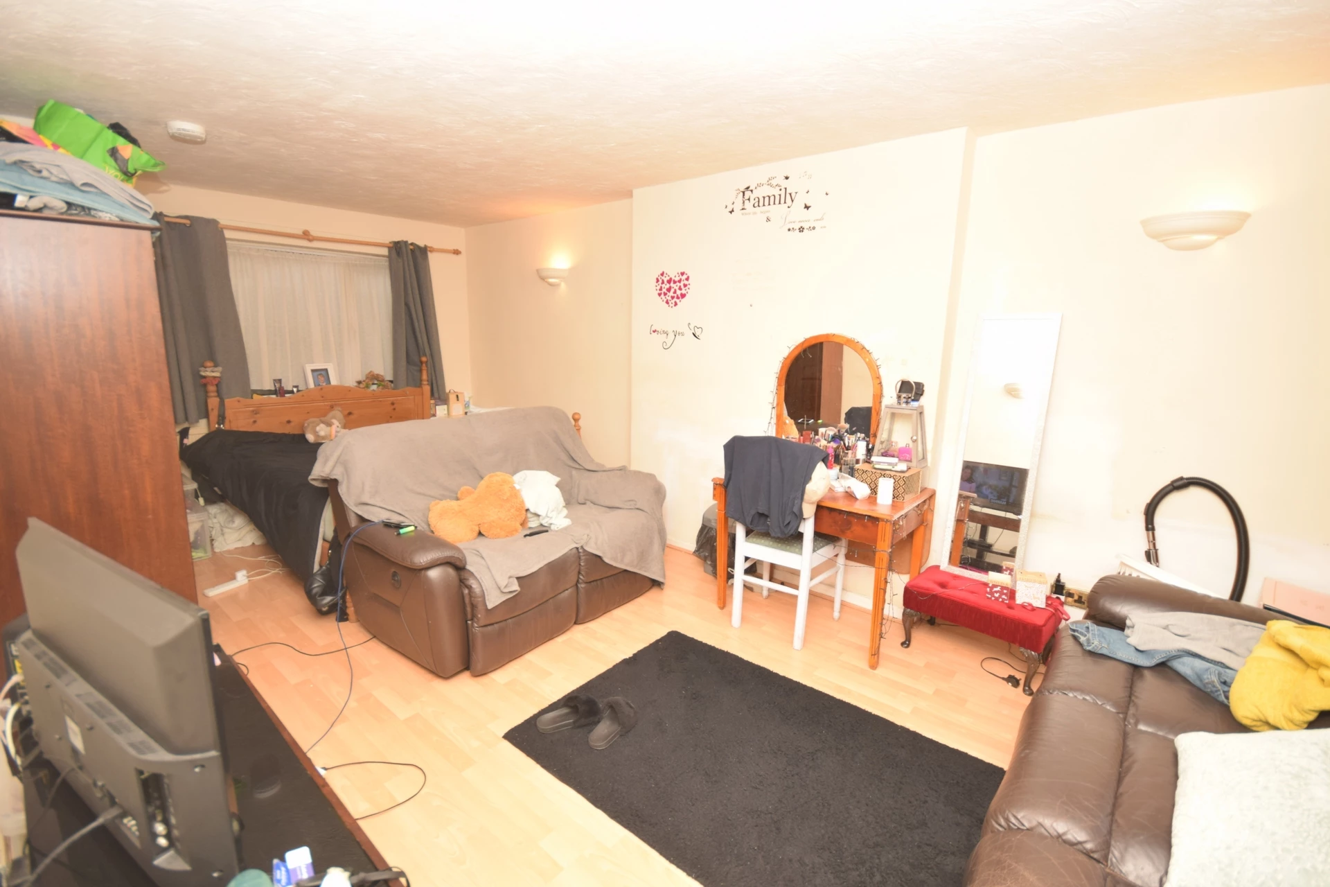 Downstairs Double Bedroom 1