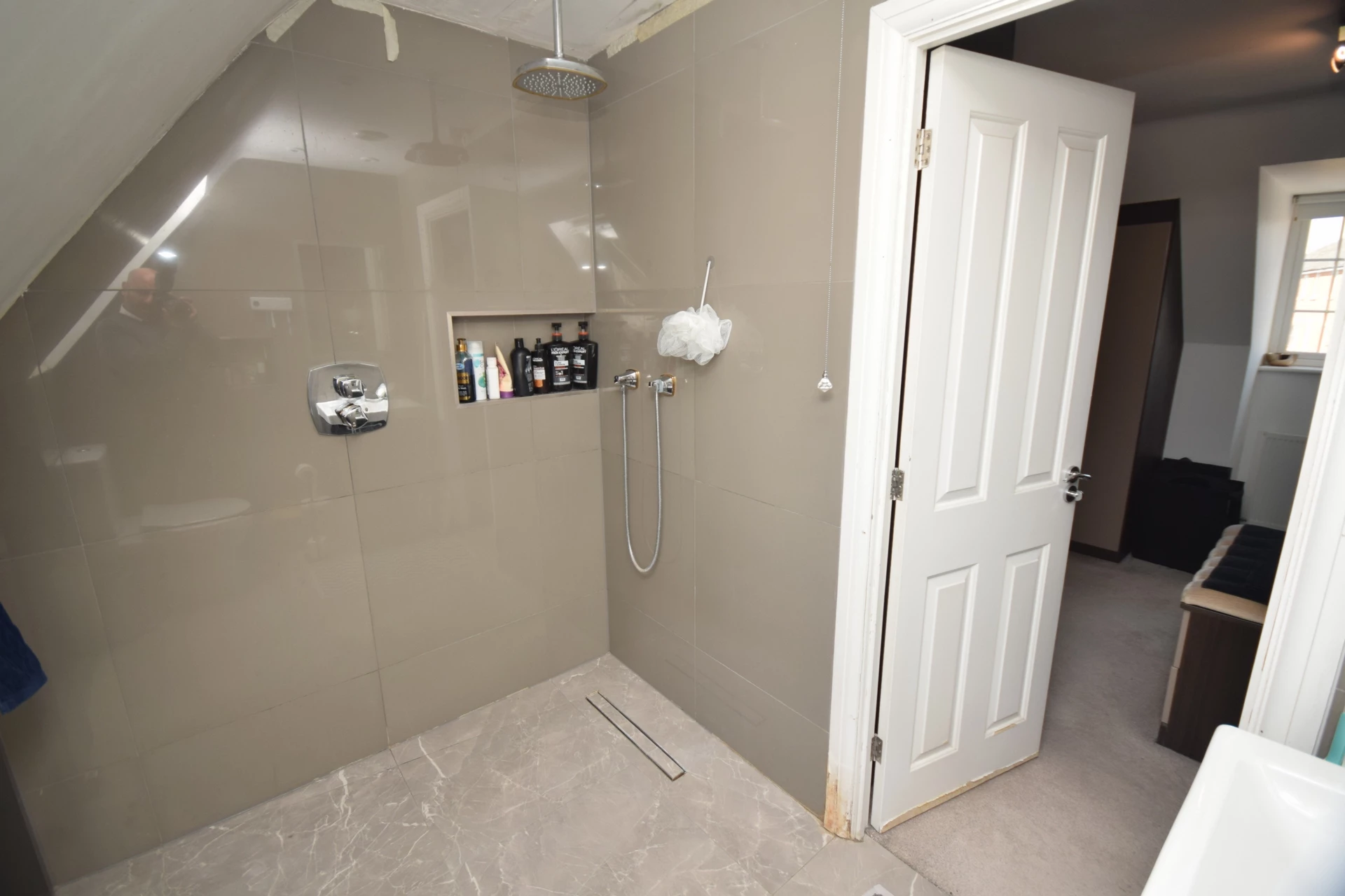 Top Floor Master En Suite Bathroom
