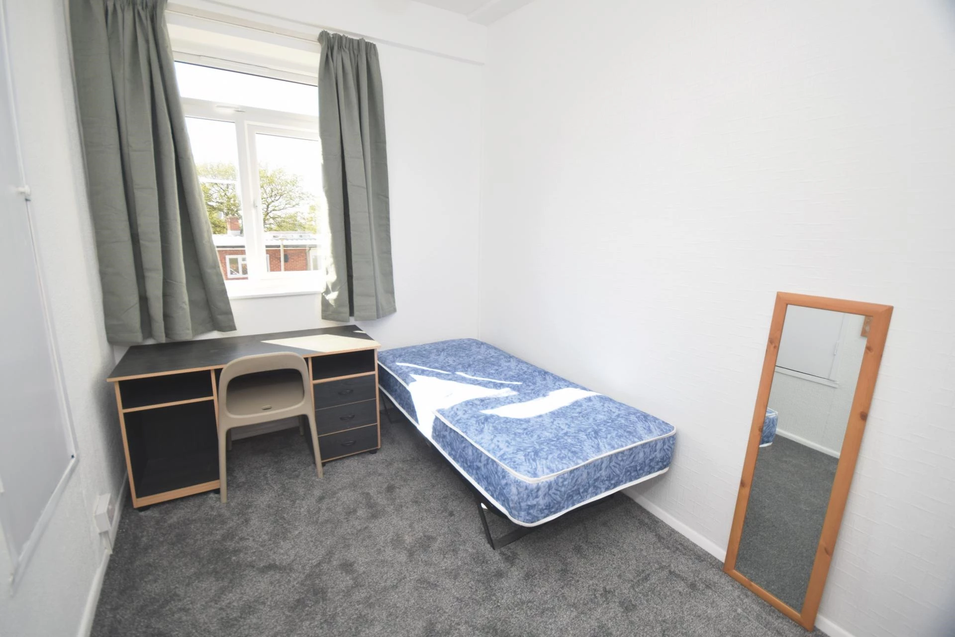 Upstairs Single Bedroom 2