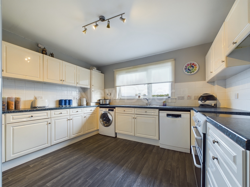 Property For Sale Turnhill Gardens, Erskine, PA8 3 Bedroom Semi