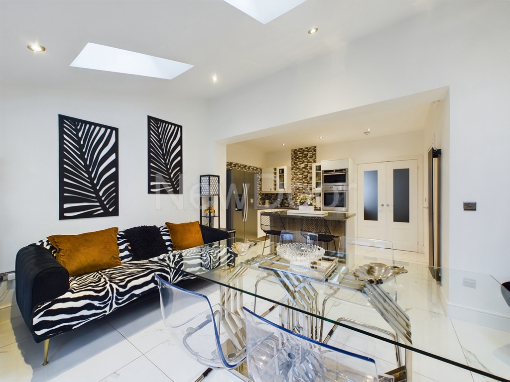 Property For Sale Fulwood Avenue, Linwood, PA3 2 Bedroom Semi