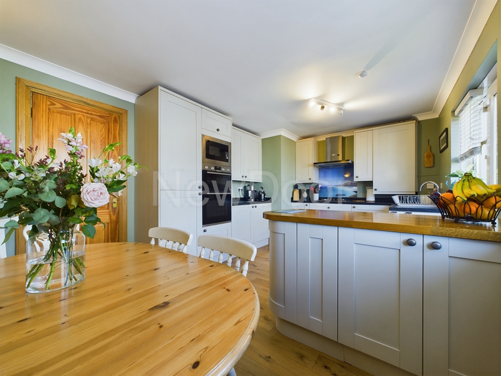 Property For Sale Linburn Road, Erskine, PA8 3 Bedroom Semi Detached through New Door