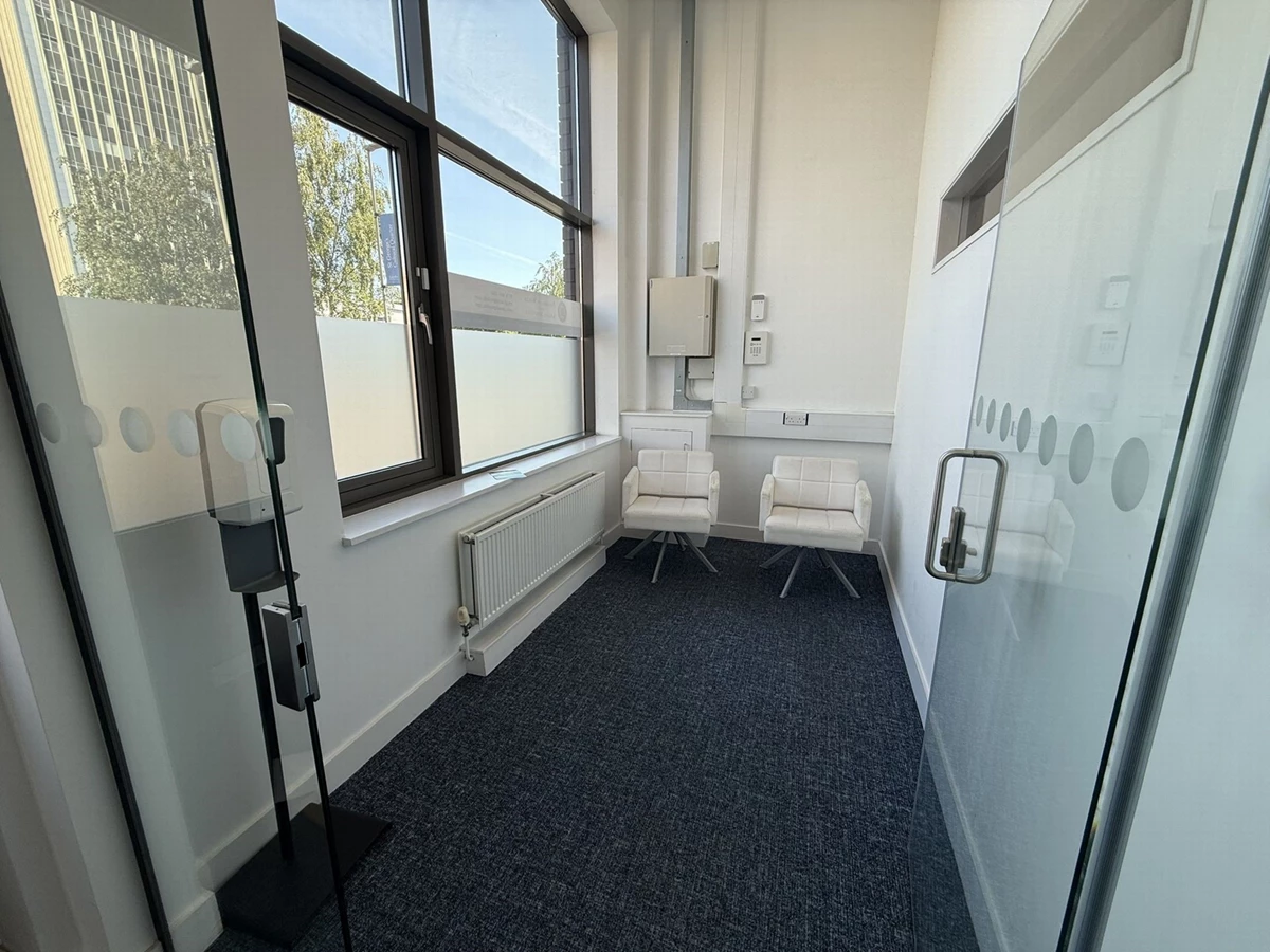 Meeting Room/Waiting Room