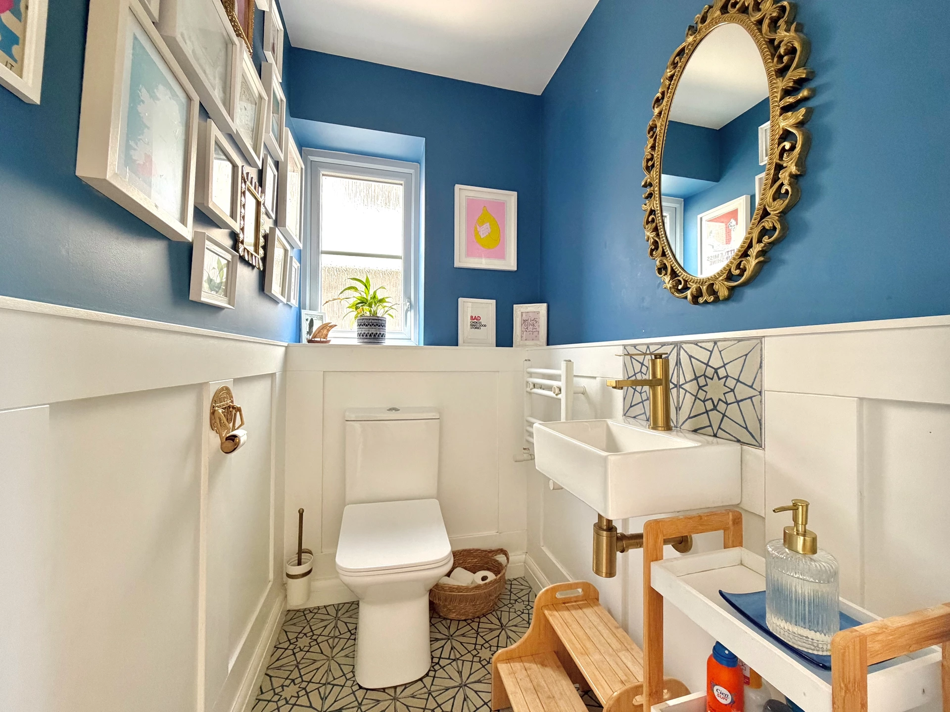 Guests Cloak Room
