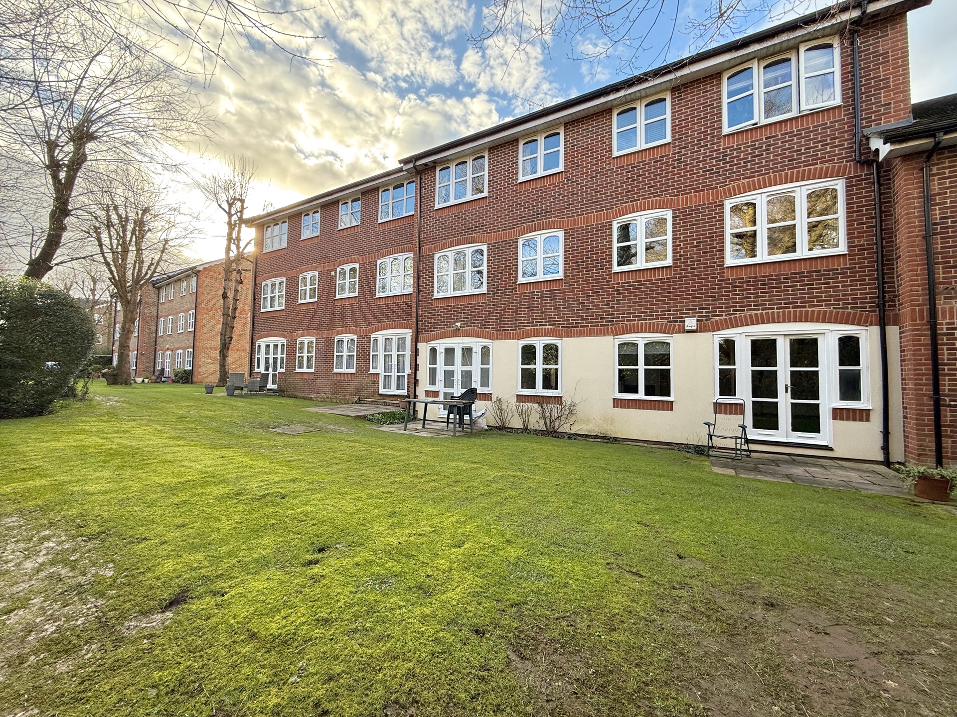 Foxlands Close Watford WD25