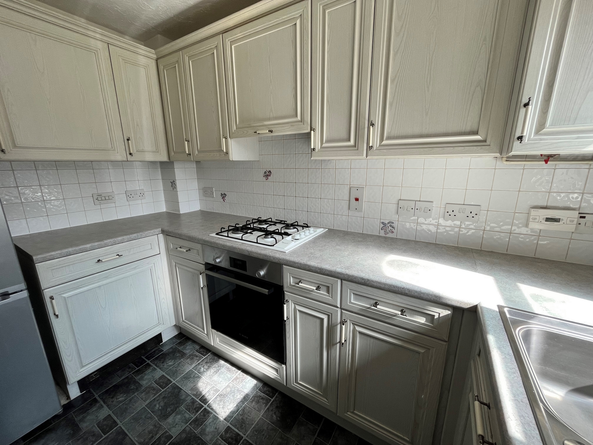 Property To Rent Colnbrook Close, London Colney, AL2 2 Bedroom End Of